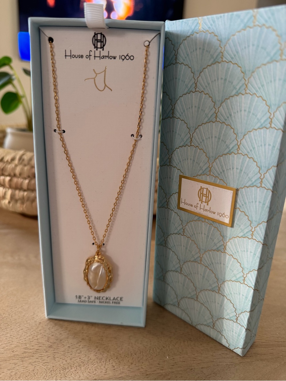 House of Harlow 1960 Gold Necklace with Pearl-Effect Pendant - Picture 4 of 7